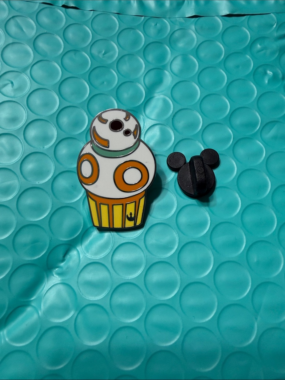 Disney Star Wars BB-8 Cupcake Enamel Pin